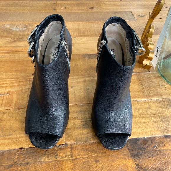 Michael Kors booties - Picture 4 of 10